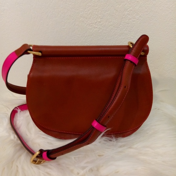 Vera Bradley Handbags - Vera Bradley genuine Gallatin leather saddle bag